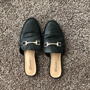 Breckells slip-on loafer